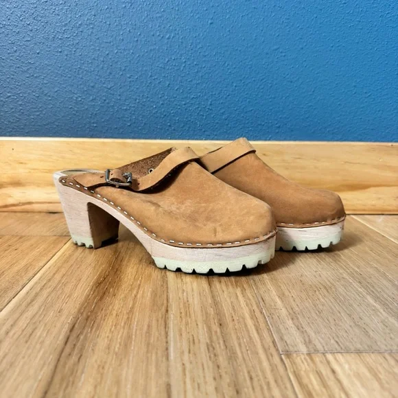Lotta’s Swedish Tan Heeled Tractor Sole Clogs Size 39/US8.5 - Picture 2 of 11